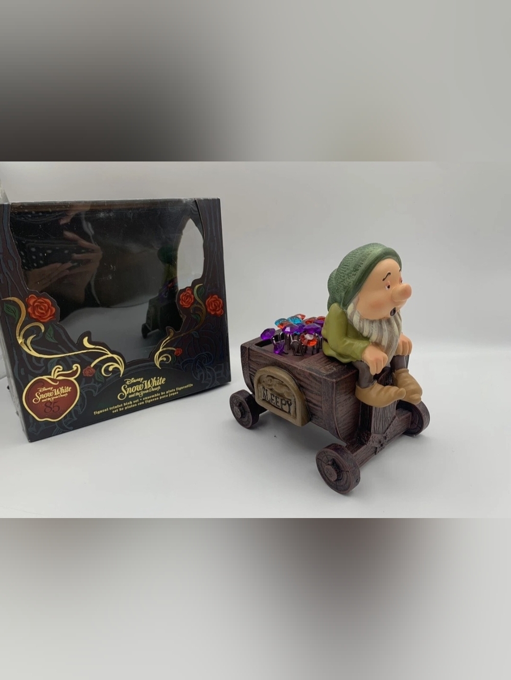 Disney Snow White And The Seven Dwarfs 85th Anniversity SLEEPY Paperclip Holder